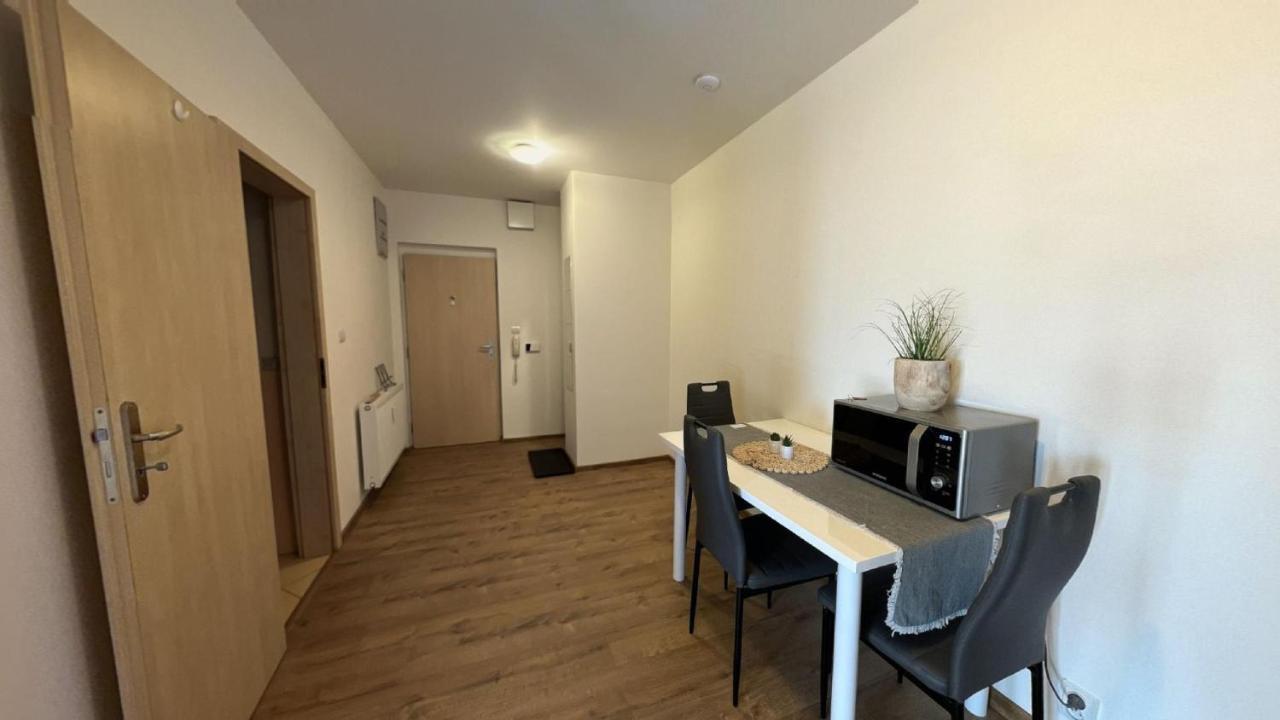 2 Room Apartment - V Blizkosti Nizkych Tatier 406, Apartmany Liptov Liptovský Mikuláš エクステリア 写真